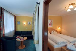 Postel nebo postele na pokoji v ubytování Landhotel Post