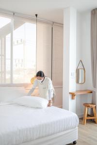Postel nebo postele na pokoji v ubytování Haksabai Hotel Chiangrai โรงแรมฮักสบาย เชียงราย