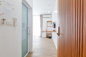 Kuchyň nebo kuchyňský kout v ubytování Haksabai Hotel Chiangrai โรงแรมฮักสบาย เชียงราย
