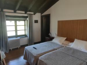 A bed or beds in a room at Hotel Rural Natxiondo