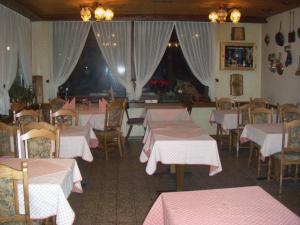 Un restaurante o sitio para comer en Hotel Walida