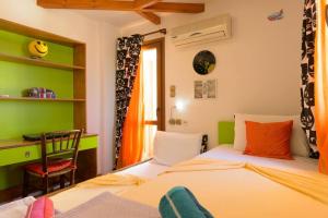 Posteľ alebo postele v izbe v ubytovaní Lovely & Cozy Apartment with Magnificent Sea View, near the center