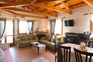 Posedenie v ubytovaní Lovely & Cozy Apartment with Magnificent Sea View, near the center