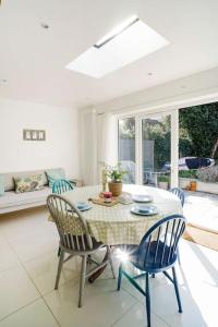 a dining room with a table and chairs at Seashells - Bembridge in Bembridge