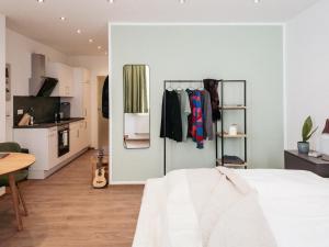Кровать или кровати в номере Brunnen Apartments
