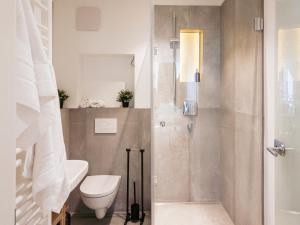 Ванная комната в Brunnen Apartments +25 фотографий