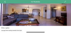 Predel za sedenje v nastanitvi Lovely 2-Bed Apartment in Elviria Nr Marbella