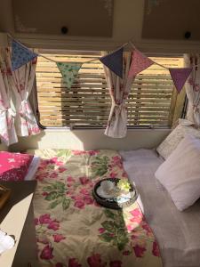 Galeriebild der Unterkunft Down The Garden Path Vintage Caravan B&B , Hennock in Newton Abbot