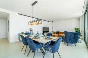 A seating area at HigueronRentals Skotte