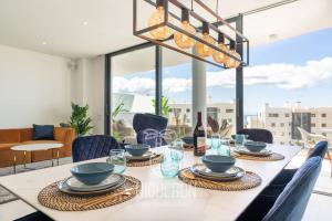 A seating area at HigueronRentals Skotte