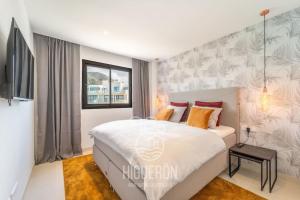 A bed or beds in a room at HigueronRentals Skotte Még 30 kép