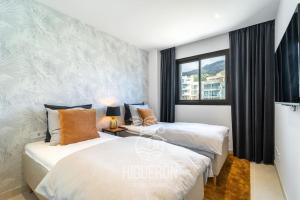A bed or beds in a room at HigueronRentals Skotte