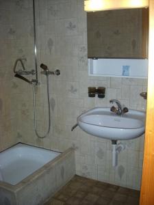 Ett badrum på Hotel Walida