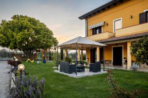 a garden with an umbrella and a playground at B&B La Canfora in Atri