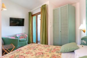 Кровать или кровати в номере Hotel Stefania Boutique Hotel by the Beach