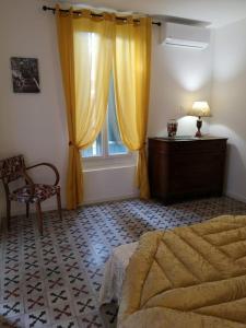 Giường trong phòng chung tại L'Oustau