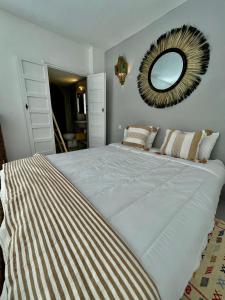 Ένα ή περισσότερα κρεβάτια σε δωμάτιο στο Riad Dar Zayna