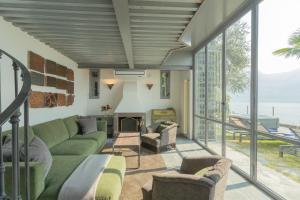 Posedenie v ubytovaní Villa Sasso on Lake Como by Rent All Como