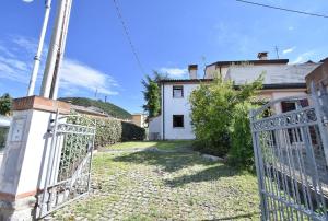Budynek, w którym mieści się apartament