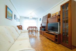 TV a/nebo společenská místnost v ubytování Apartamento Poniente