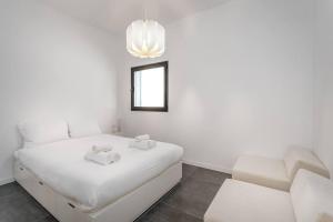 Modern and Design 1 BD apt close to the beach客房内的一张或多张床位