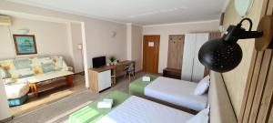A television and/or entertainment centre at Mirana Family Hotel