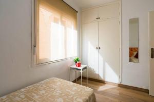 Postel nebo postele na pokoji v ubytování SohoCenter Apartment 2 Rooms Young People Only