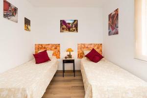 Postel nebo postele na pokoji v ubytování SohoCenter Apartment 2 Rooms Young People Only
