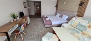 A seating area at Mirana Family Hotel