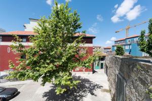 Galeriebild der Unterkunft Duplex Wonder In Sé W/ Patio by LovelyStay in Porto