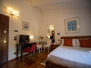 Ένα ή περισσότερα κρεβάτια σε δωμάτιο στο EGO' Residence Ferrara