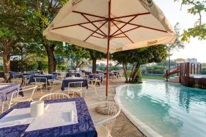 Bazén v ubytování Hotel Eritrea nebo v jeho okolí