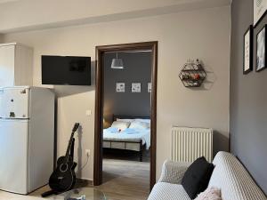 Televízia a/alebo spoločenská miestnosť v ubytovaní Antigoni's Studio Cozy Private Apartment