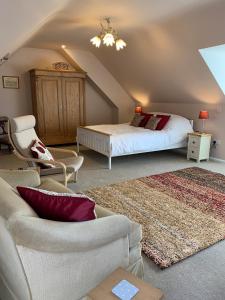 a living room with a bed and a couch at Dongola Bed & Breakfast in Wool