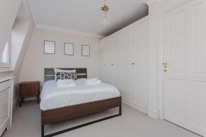 Krevet ili kreveti u jedinici u objektu Newly Refurbished 4 Bedroom House in East London