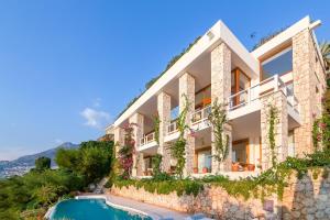 an image of a villa with a swimming pool at Hotel Villa Mahal in Kalkan