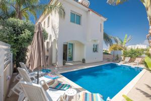 Πισίνα στο ή κοντά στο George's Lux Villa