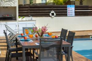 Fotografie z fotogalerie ubytování Tsokkos Family Villa - Pool Garden 2' Walk to Beach v destinaci Protaras
