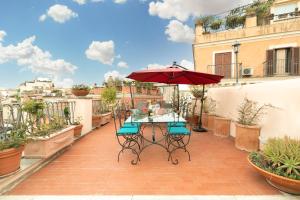 Balkón alebo terasa v ubytovaní Rooftop Campo dei Fiori