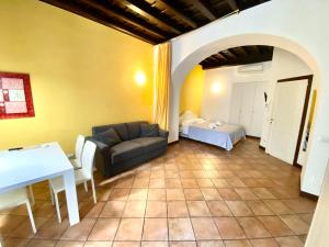 Ένα ή περισσότερα κρεβάτια σε δωμάτιο στο SWEETSUITE Rome