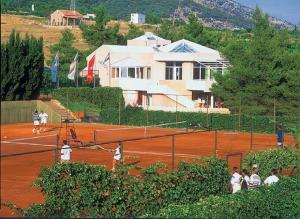 Tenis alebo squash v ubytovaní Villa Nera alebo jeho okolí