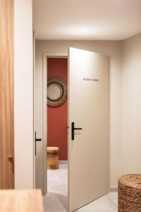 Koupelna v ubytování Hotel & Spa Les Roches Noires