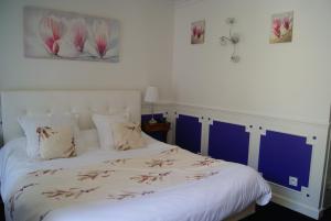 Фотография из галереи HOTEL LA COGNETTE A 25 Kilomètres de Châteauroux et 30 Kilomètres de Bourges в городе Исудён