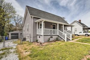 Gallery image of Ideally Located Penne Place with Deck and Grill in Greenville