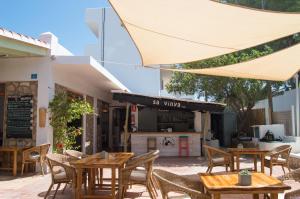 Reštaurácia alebo iné gastronomické zariadenie v ubytovaní Hostal Mayans
