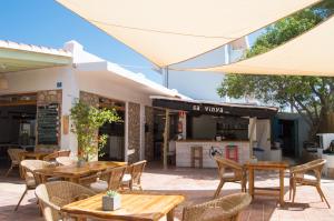 Reštaurácia alebo iné gastronomické zariadenie v ubytovaní Hostal Mayans
