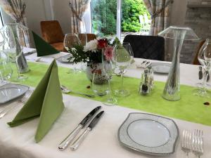 ห้องอาหารหรือที่รับประทานอาหารของ Le Clos Saint Lubin