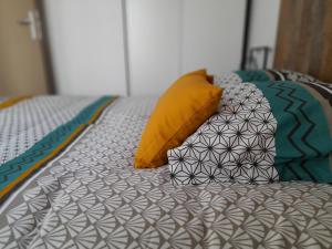 Postel nebo postele na pokoji v ubytování Appartement neuf de 30 m2 au coeur de palavas Classé 2 étoiles