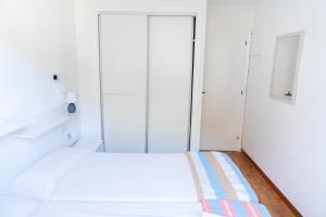 Postel nebo postele na pokoji v ubytování Apartamento Menorca Arenal d'en Castell
