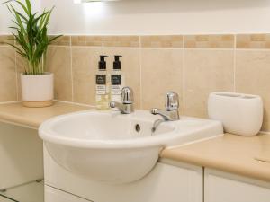 Vannituba majutusasutuses 6 The Engine Shed +24 fotot